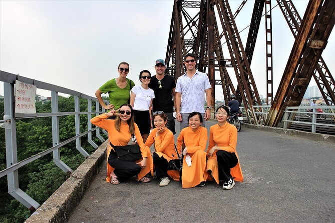 Hanoi Jeep Tours Led By Women: Hanoi Countryside Jeep Tours - Stop 3: Lại Đà temple and a 200-year traditional house with bonsai