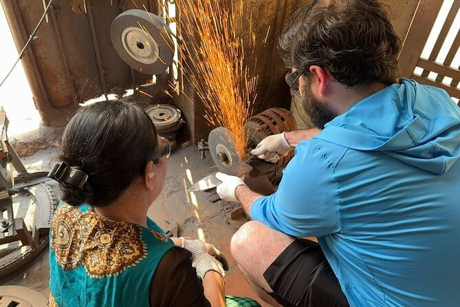 Hanoi Knife-Making Class:Join the Legacy in Blacksmith's Workshop - Key things you will notice fast