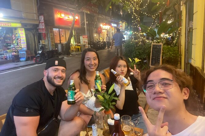 Hanoi Local Fresh Beer and Culinary Tour with Train Street Visit - Stop 2: Fresh beer paired with roasted peanuts (lạc)