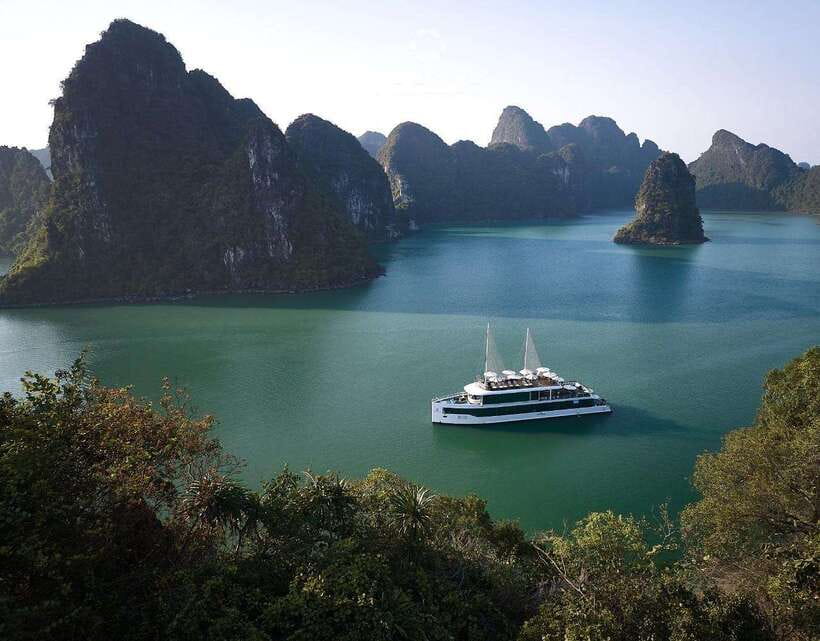 Hanoi: Luxury Lan Ha Bay Jade Sails Cruise with Buffet Lunch - Dark and Bright Caves by Bamboo Boat, Why This Stop Works