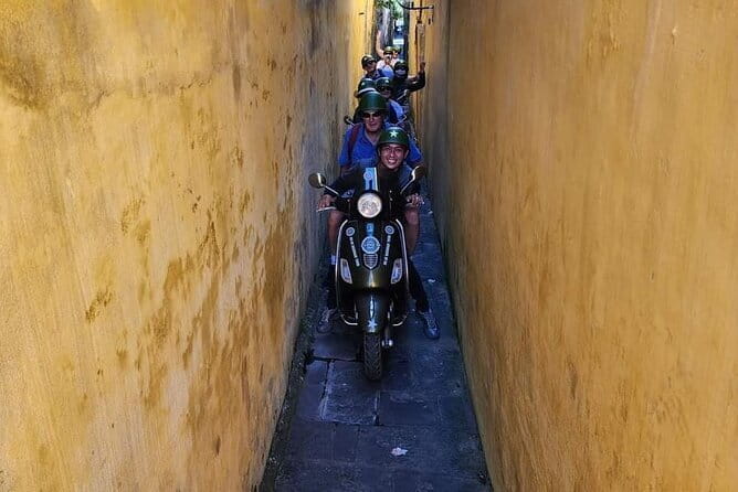 Hanoi Michelin Star Food Tour Via Jeep, Vespa or Motorbike - Stop 2: Phở Gà Nguyệt, Michelin-nominated chicken pho