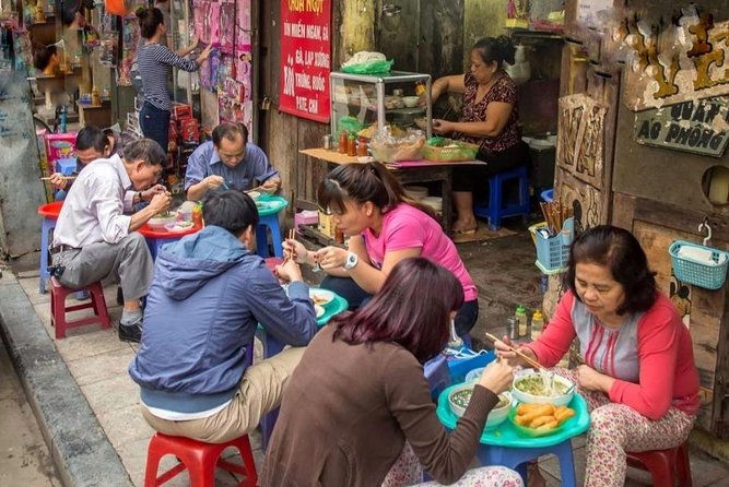 Hanoi Michelin Star Walking Food Tour & Train Street - Train Street: how to enjoy it without getting overwhelmed