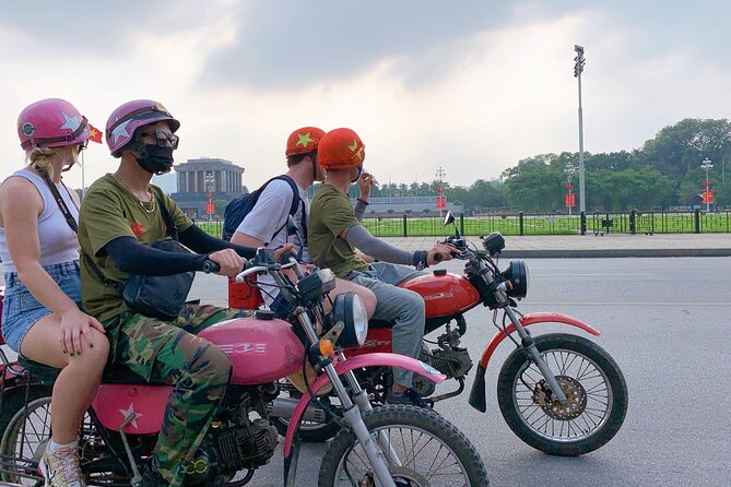 Hanoi Motorbike Tour: Hanoi HIGHTLIGHTS & HIDDEN GEMS - Stop 5: Long Biên Bridge, 1889 history with a photo-ready view