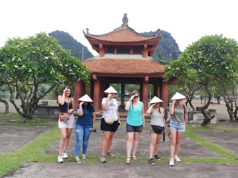 Hanoi/Ninh Binh: 1-Day Tam Coc/Trang An, Hoa Lu & Mua Caves - Lunch at the restaurant: fueling the boat and the climb