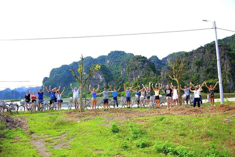 Hanoi/Ninh Binh: 1-Day Tam Coc/Trang An, Hoa Lu & Mua Caves - Tam Coc or Trang An sampan caves: two routes, same magic
