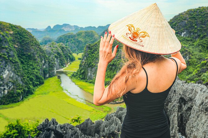 Hanoi, Ninh Binh and Ha Long 6 Day 5 Night Overnight Cruise Tour - Day 4: Tuan Chau Harbor, speedboat transfer, and an overnight cruise on Lan Ha Bay