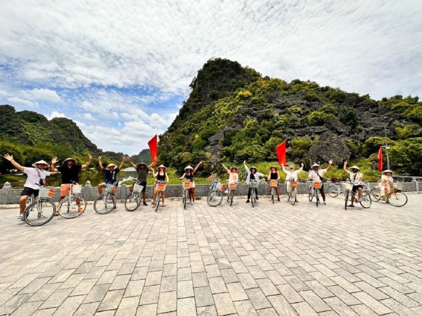 Hanoi: Ninh Binh, Hoa Lu, Tam Coc and Mua Cave Day Trip - Lunch in the Tam Coc Area: Buffet Style With Goat Meat and Veg Options