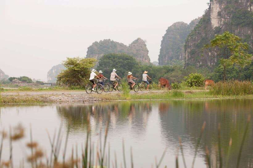 Hanoi: Ninh Binh- Hoa Lu - Trang An - Mua Cave - Best Seller - Mua Cave Steps: The Climb and the Payoff