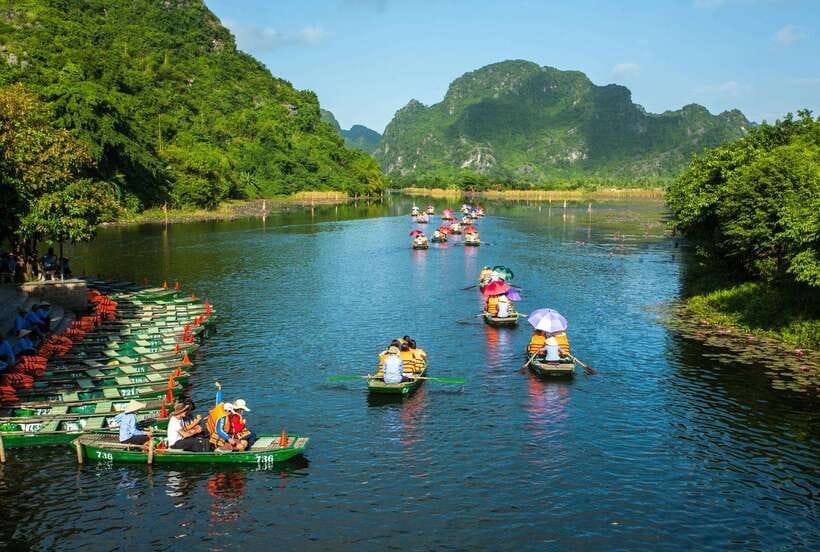 Hanoi: Ninh Binh, Trang An, Mua Cave and Bai Dinh Pagoda - Hoàn Kiếm Pickup and the Drive South: Why Timing Matters