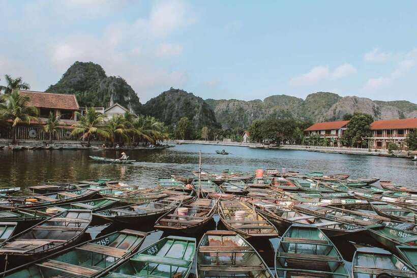 Hanoi:Ninh Binh-Trang An-Mua Cave-Hoa Lu&Cycling BEST SELLER - Mua Cave option: almost 500 steps to Lying Dragon Mountain