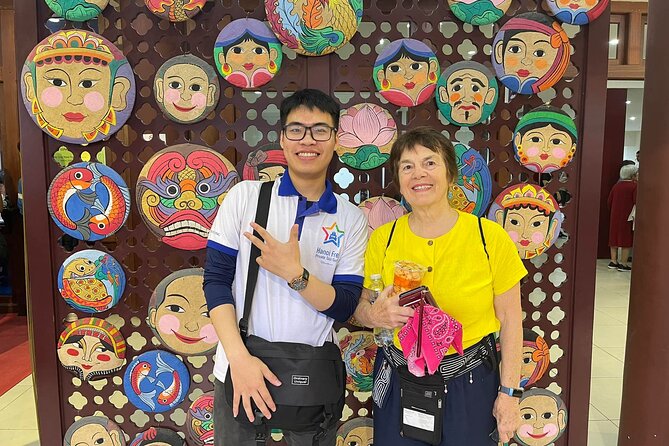 Hanoi Old Quarter Private Walking Tour with Student Guide - Stop 1: Hoan Kiem Lake, the stories that help you read the city