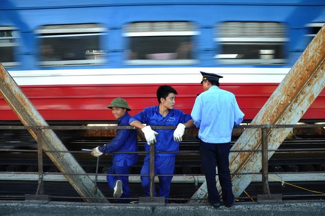 Hanoi On the Tracks Photo Tour - 5:30 am logistics, without the usual Hanoi scramble