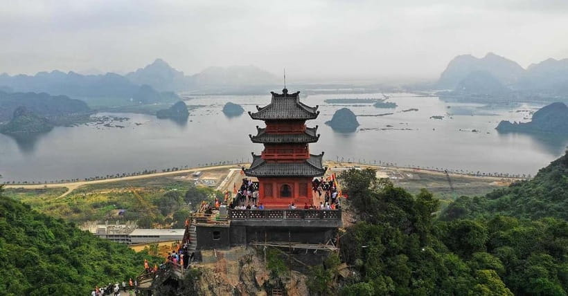 Hanoi: Perfume Pagoda Day Tour with Boat Ride & Cave Visit - Traditional Vietnamese lunch near the pagoda, and how to pace it