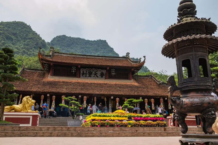 Hanoi: Perfume Pagoda - Yen Stream Boat Ride, Lunch & Cave - Huong Tich Cave trek (2.5 km): the main highlight, with timing reality checks