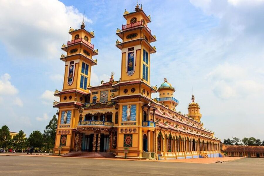 Hanoi: Private custom tour with a local guide - Long Bien Bridge and Banana Island: seeing beyond the postcards