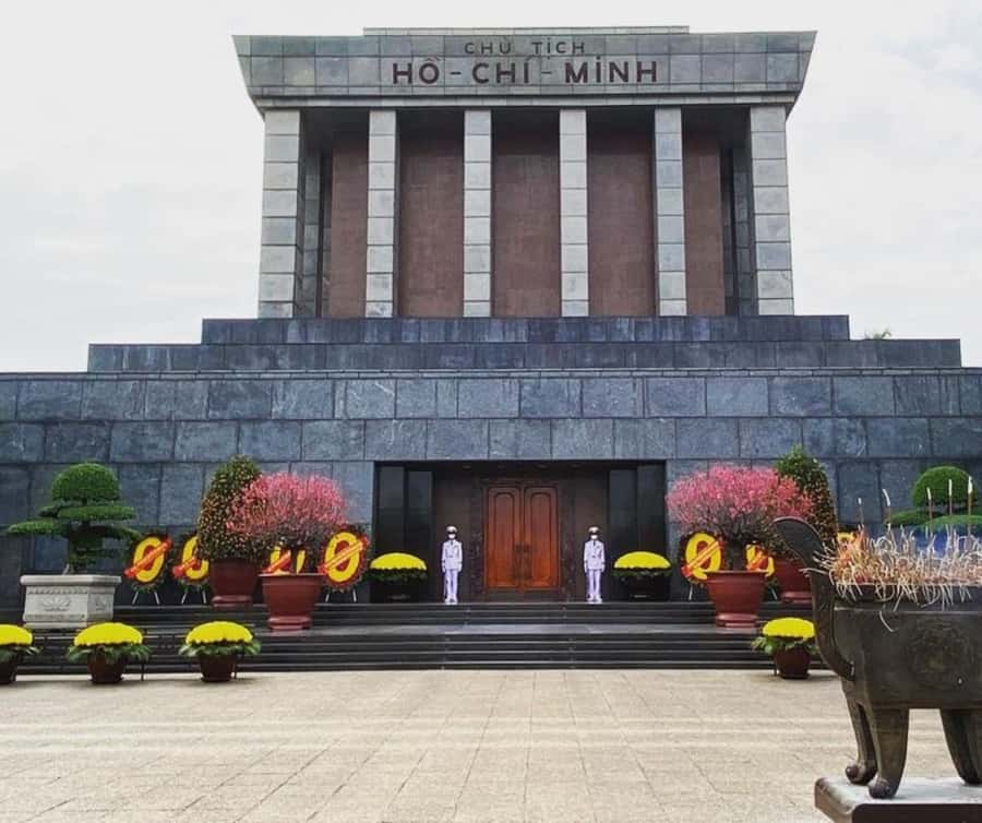 Hanoi: Private Half-day City Highlights and Hidden Gems Tour - Hoan Kiem Lake: The City’s Center, Not Just a Waterfront Walk