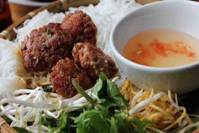 Hanoi Private Walking Tour: Street Food (HOT HOUR PROMOTING) - Private tour logistics: where you meet and how the flow works