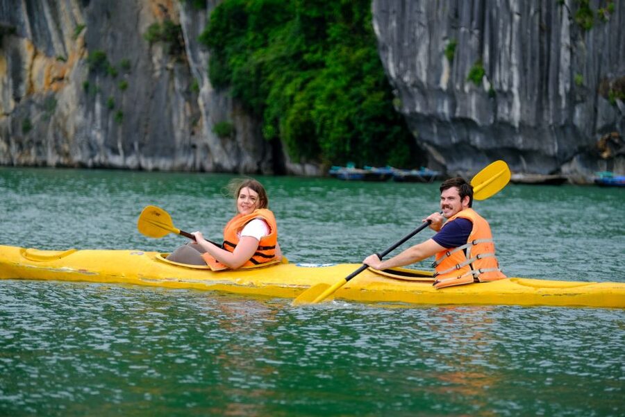 Hanoi: Roundtrip Halong Bay Islands, Caves, Kayaking & Lunch - Sung Sot Cave on Bo Nau Island: The Big Cave Walk
