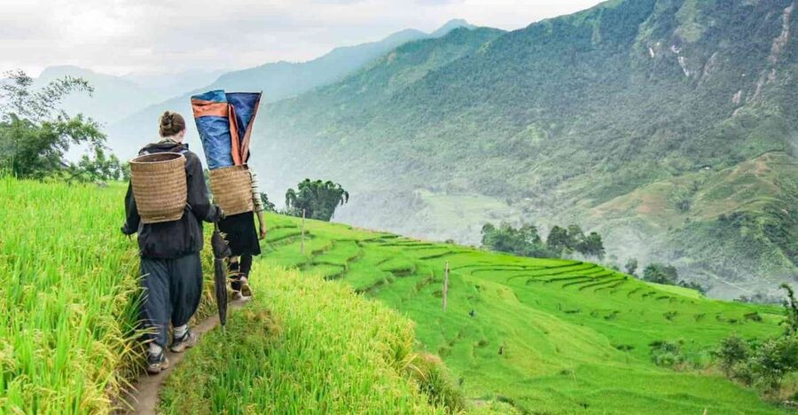Hanoi: Sapa Trekking 2 Days 1 Night - Sleeper Bus from Hanoi - Getting to Cat Cat Village: Black Hmong Culture and a French-Era Power Plant