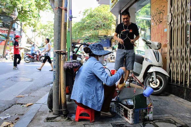 Hanoi Secret Coffee tour - Walking logistics: group size, pacing, and where you end up
