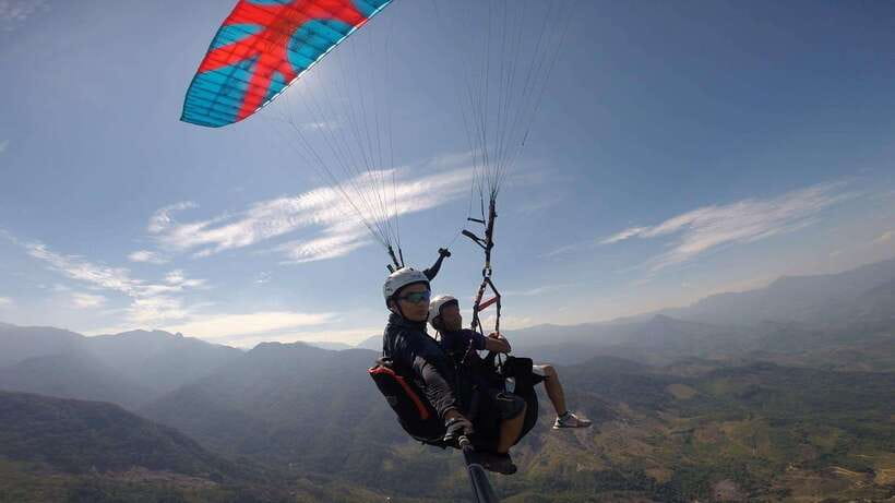 Hanoi Sky Tour: Paragliding - The Flight Itself: 10-20 Minutes of Pure Panorama
