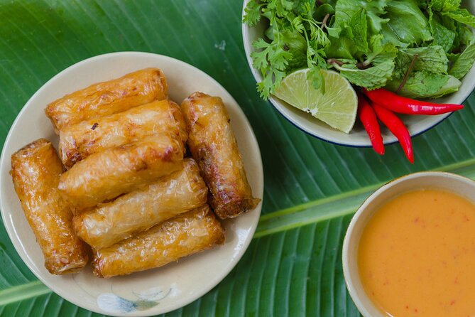Hanoi Street Eats Evening Small Group Tour - Stop 1 in the Old Quarter: Phố cổ flavors in the alleys