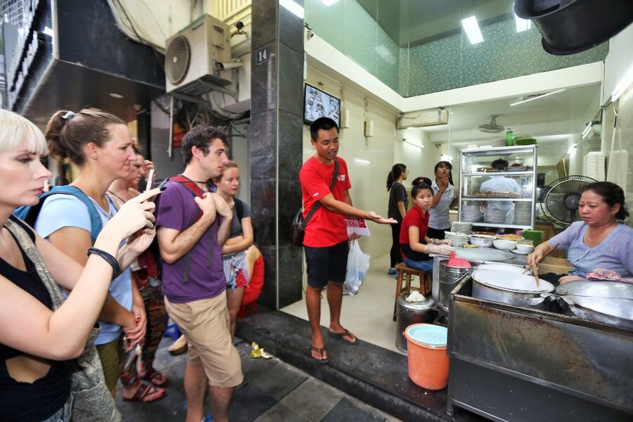 Hanoi: Street Food Experience with 5 Food Stops - Hoan Kiem Lake Night Views and Egg Coffee, The Payoff Stop