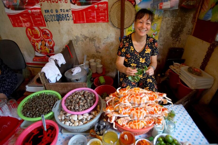 Hanoi: Street Food Experience with 5 Food Stops - Guides and Group Size: Easier Questions, Better Choices