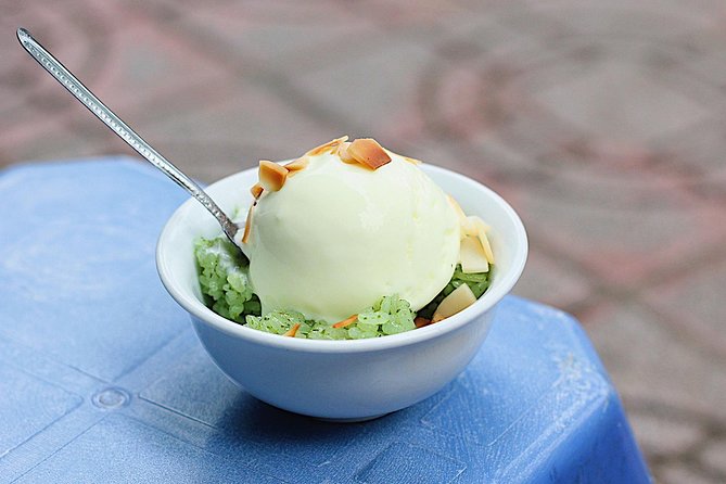 Hanoi Street Food: Small Group Walking Tour with Real Foodie - The food line-up: what you actually eat on the tour