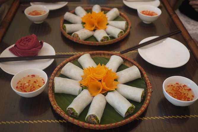Hanoi street food tour small group tour - Small-group pacing: what it’s like with up to eight people