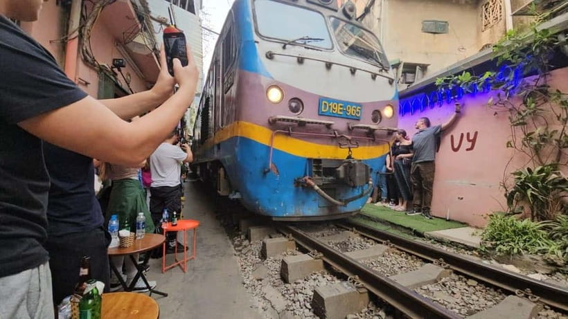Hanoi: Street Food Tour with Train Street & Hidden Alleyways - Meeting point and how to not waste time