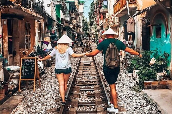Hanoi street food walking and train street visit - Stop 1 at Hoan Kiem Walking Street: Quick Start, Easy Orientation