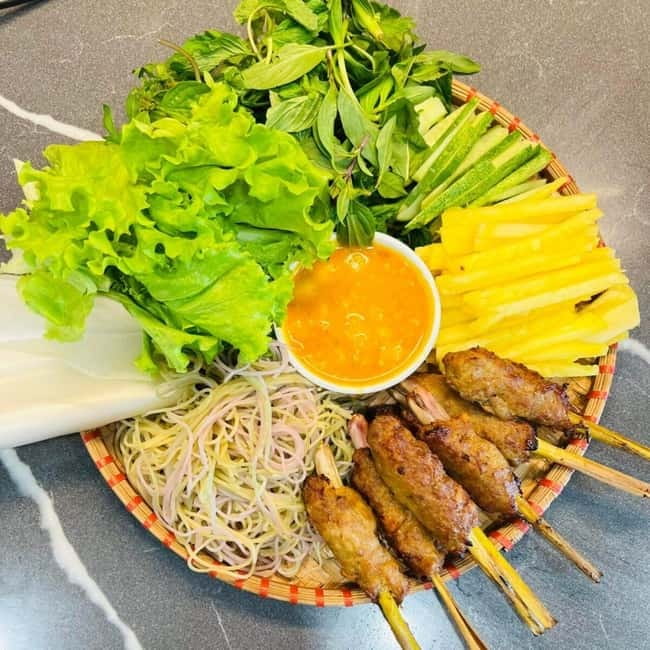 Hanoi Stroll & "Rolling" Street Food Walking Tour - Rolling Food 101: what “cuốn” changes for your eating