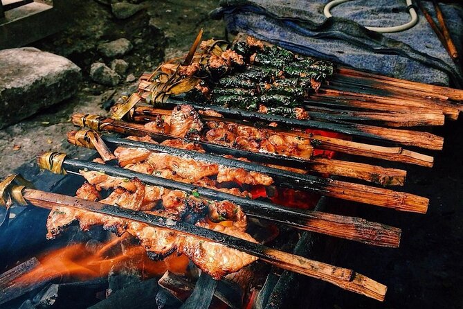 Hanoi The Best Street Food Experience | VEGETARIAN OPTION - Before you taste anything, the guide sets the rules