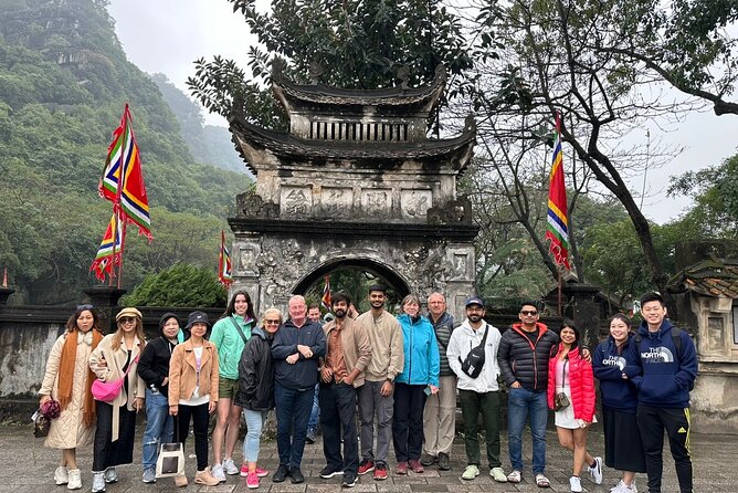 Hanoi to Ninh Binh Day Trip: Mua Cave, Trang An Boat Ride - Lunch - Lunch on the Road: A Local Buffet Reset