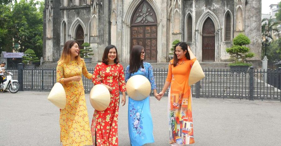 Hanoi: Traditional Ao Dai Dress and Non La Hat Rental - Price and value: what $9 per person really buys