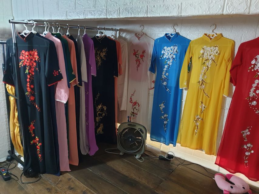 Hanoi: Traditional Ao Dai Dress and Non La Hat Rental - Long Bien Bridge: where the Ao Dai turns street shots into a story