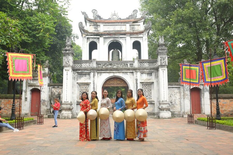 Hanoi: Traditional Ao Dai Dress and Non La Hat Rental - 24 hours to use the rental time, and how to stretch it well
