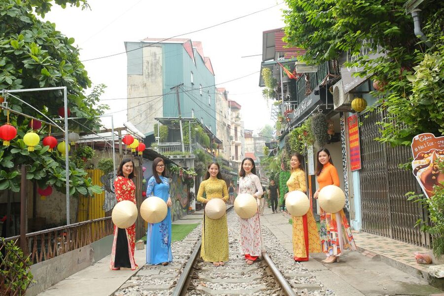 Hanoi: Traditional Ao Dai Dress and Non La Hat Rental - Choosing an Ao Dai that fits: sizes, seams, and a smart inspection checklist