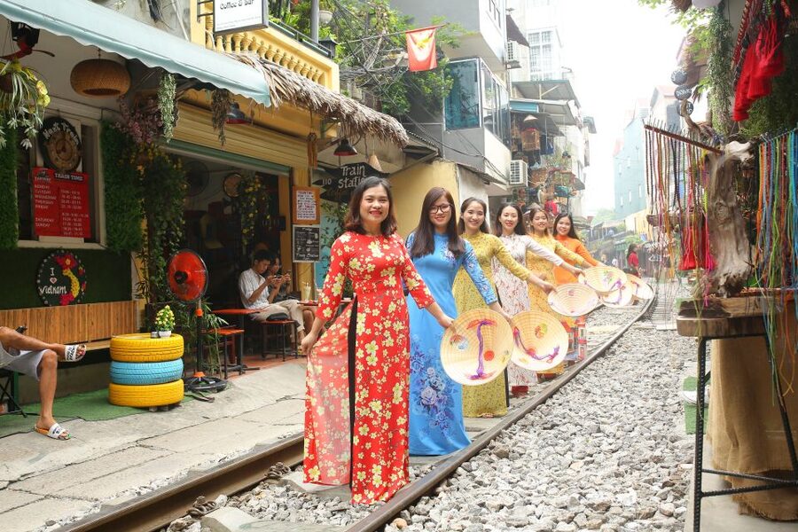 Hanoi: Traditional Ao Dai Dress and Non La Hat Rental - What I actually loved: the outfit experience, not just the photos