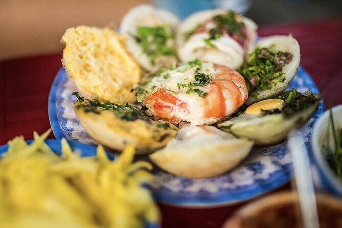 Hanoi Vegan Street Food Tour and Train Street - Stop 1: Bánh Cuốn Chay at 128 Trần Nhật Duật