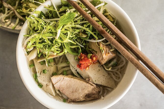 Hanoi Vegan Street Food Tour and Train Street - Stop 3: Mìến Trộn Chay, the glass noodle salad that keeps it light