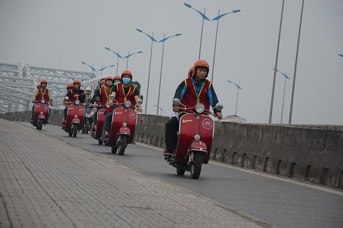 Hanoi Vespa Tours: Hanoi Vintage Vespa Tours Countryside - Lại Đà Temples, a 200-Year-Old House, and Tea With a War Veteran