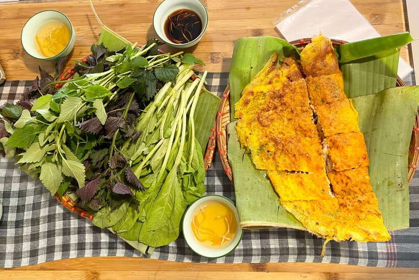Hanoi: Vietnamese Street Food Tour with Egg Coffee - Old Quarter Streets, Busy Roads, and Why Small Chairs Matter