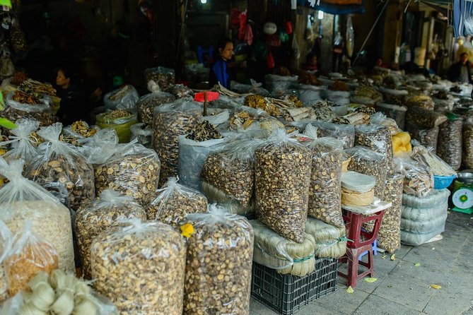 Hanoi Walking Foodie Tour by night - How the Guide Keeps You From Getting Lost in Narrow Corners