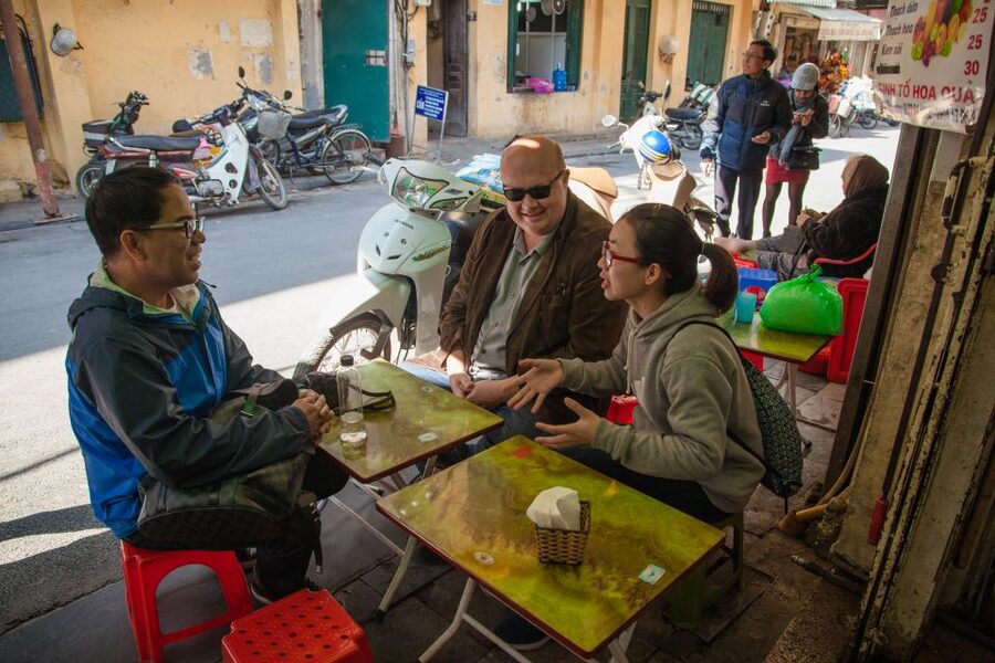 Hanoi Walking Street Food Tour & Cyclo Ride - Phở Stop: The Broth, Herbs, and the Sauce Trick