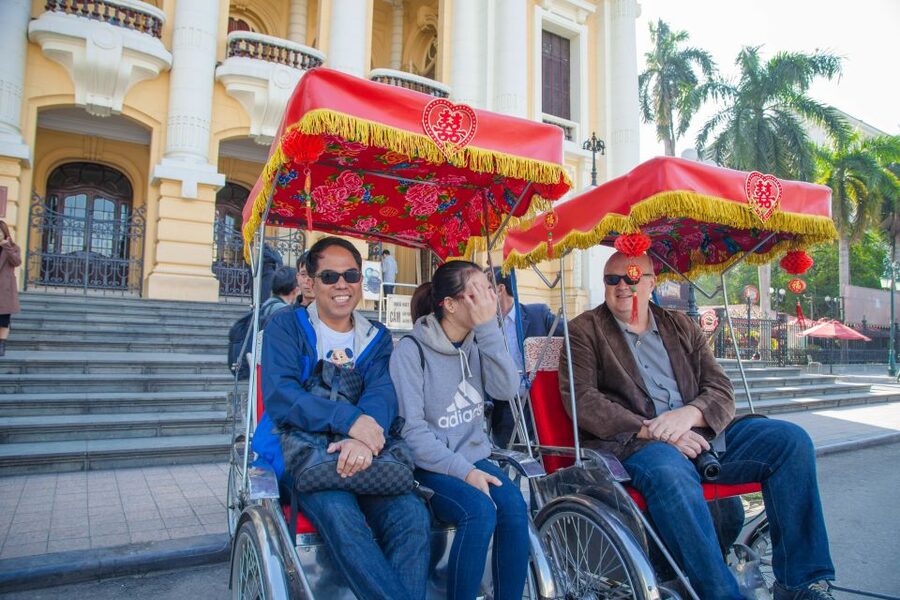 Hanoi Walking Street Food Tour & Cyclo Ride - Bánh Mì: Pate, Crunch, and Why Hanoi Loves It