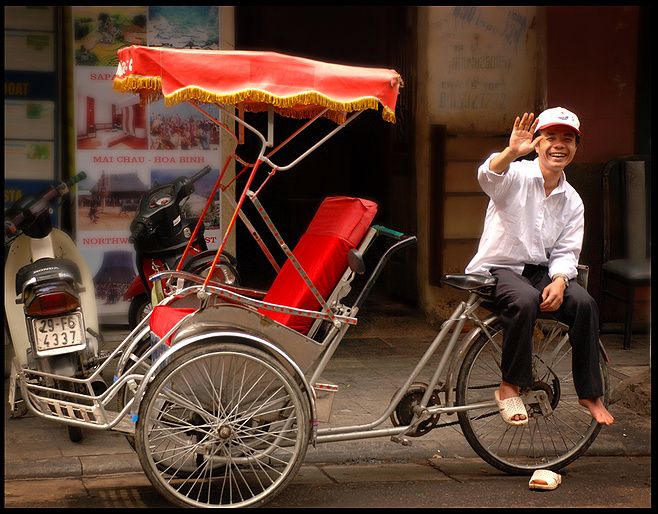 Hanoi Walking Street Food Tour & Cyclo Ride - Hoàn Kiếm Pickup and Old Quarter Start: Easy Meeting, Real Streets
