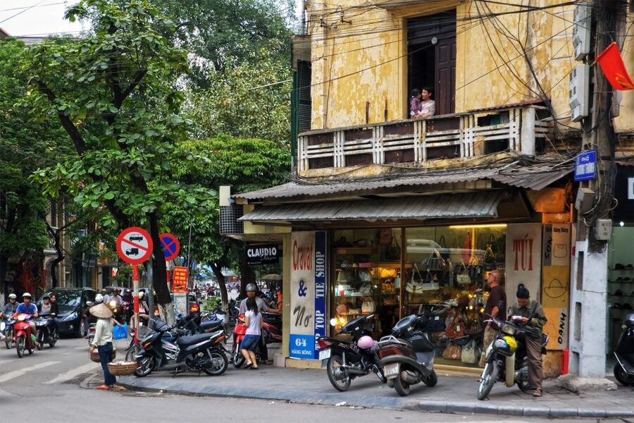Hanoi: Walking Street Food Tour & Train Street w/Local Guide - What You Actually Eat on This 3-Hour Street Food Route
