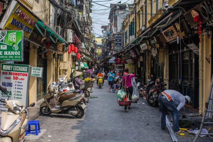 Hanoi: Walking Street Food Tour & Train Street w/Local Guide - Meet Your English Guide and Get Your Bearings Fast